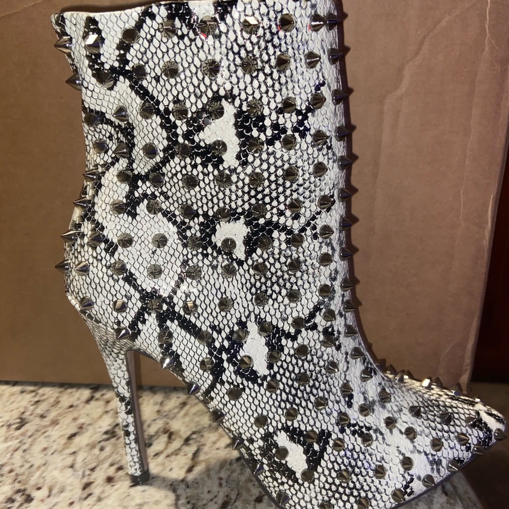 Snake booties